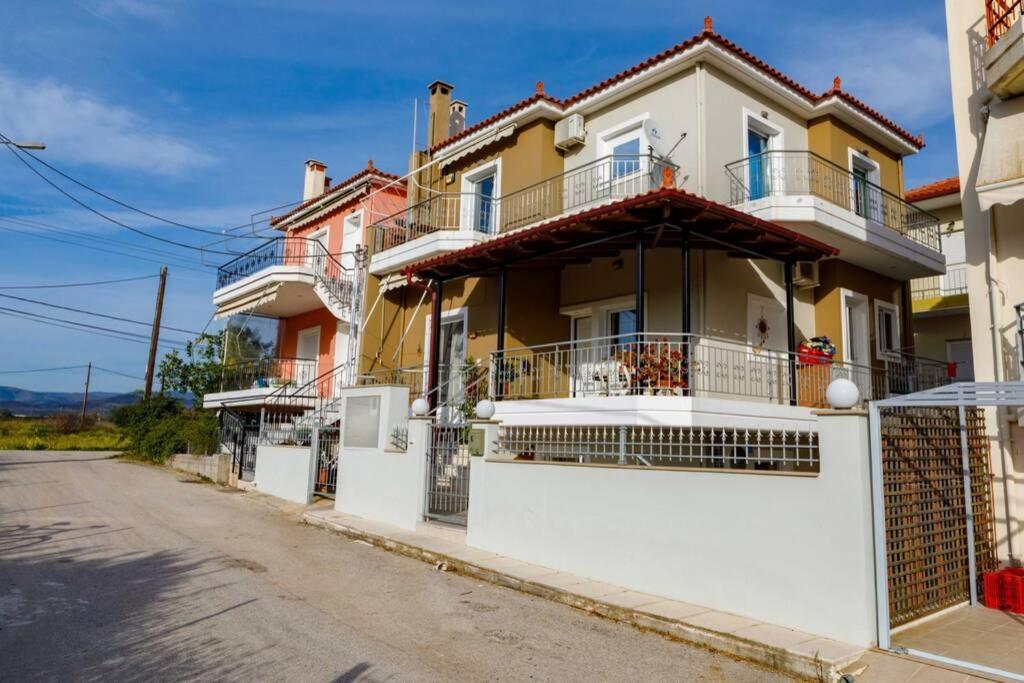 Jilda S Apartment With Private Garden! Náuplia Exterior foto